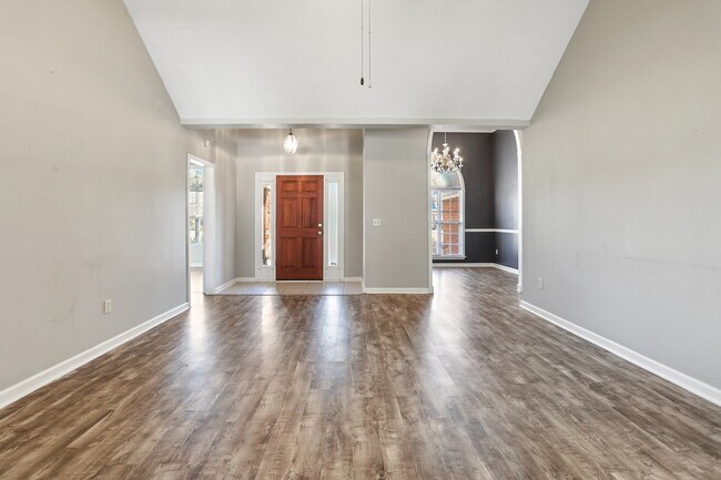 Building Photo - 204 Birch Dr