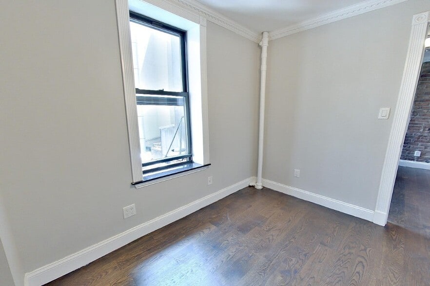 Building Photo - 208 First Avenue