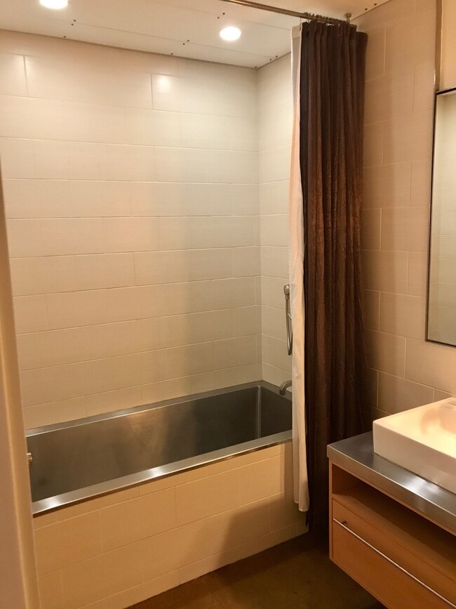 Building Photo - Mint Plaza Loft - Roof Deck & Pet Friendly...