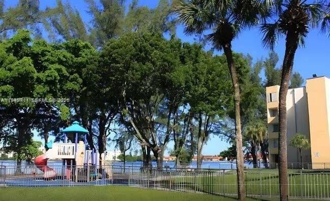 Building Photo - 10000 NW 80th Ct