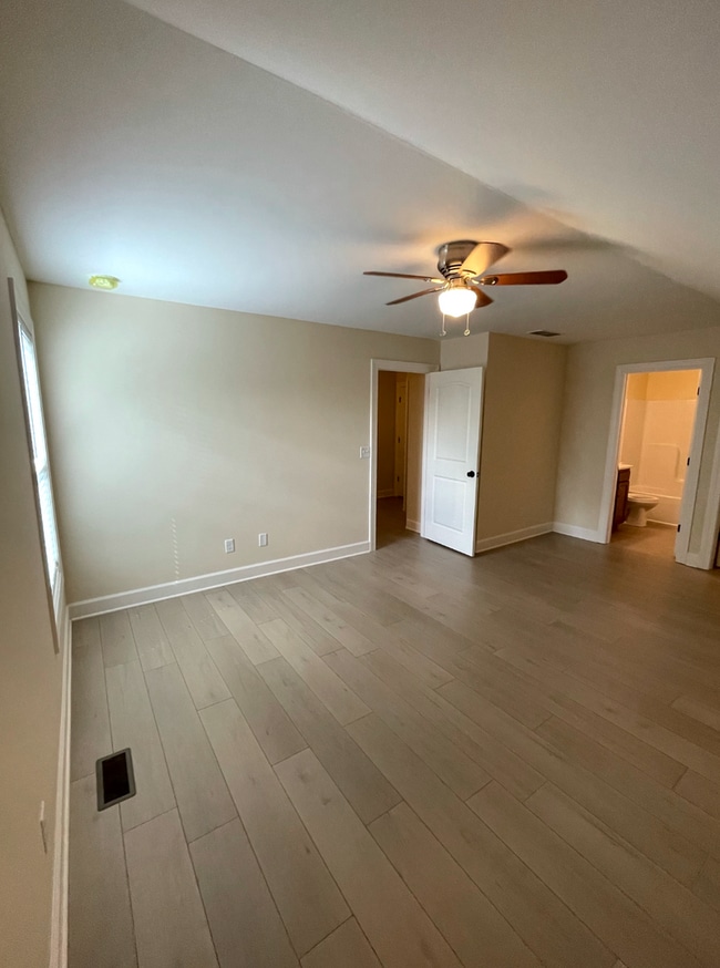 Building Photo - 624 Golfview Dr