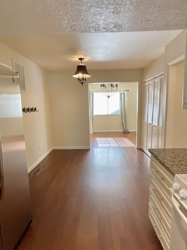 Building Photo - Northgate Village -  3 bedroom, 2.5 bath Townhouse!
