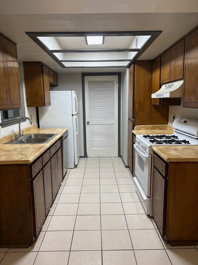 Building Photo - 1901 Amy Sue Dr