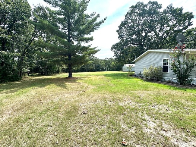 Building Photo - $1,350 / Month | 3 Bed · 2 Bath · 1,375 Sq...