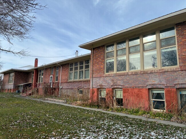 Building Photo - 424 W Market St