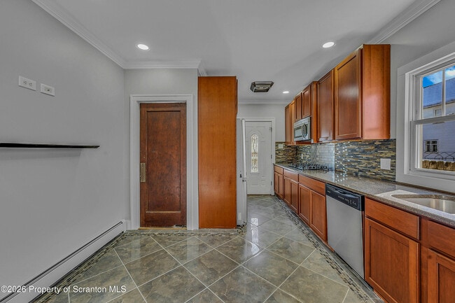 Building Photo - 2124 Shawnee Ave