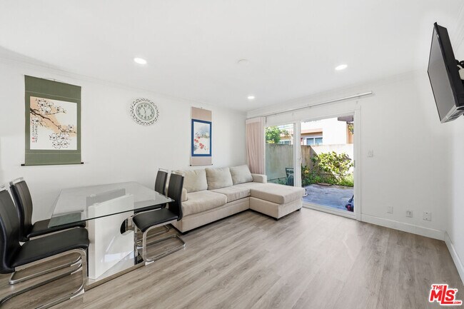 Building Photo - 3442 Del Amo Blvd