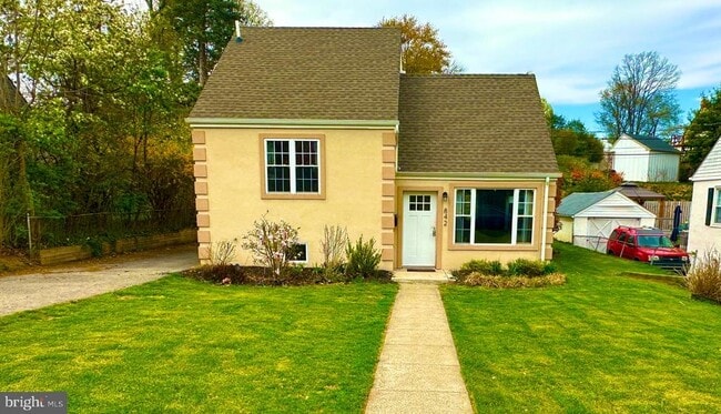 Building Photo - 842 E Cathedral Rd