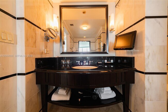 Building Photo - 4391 Collins Ave