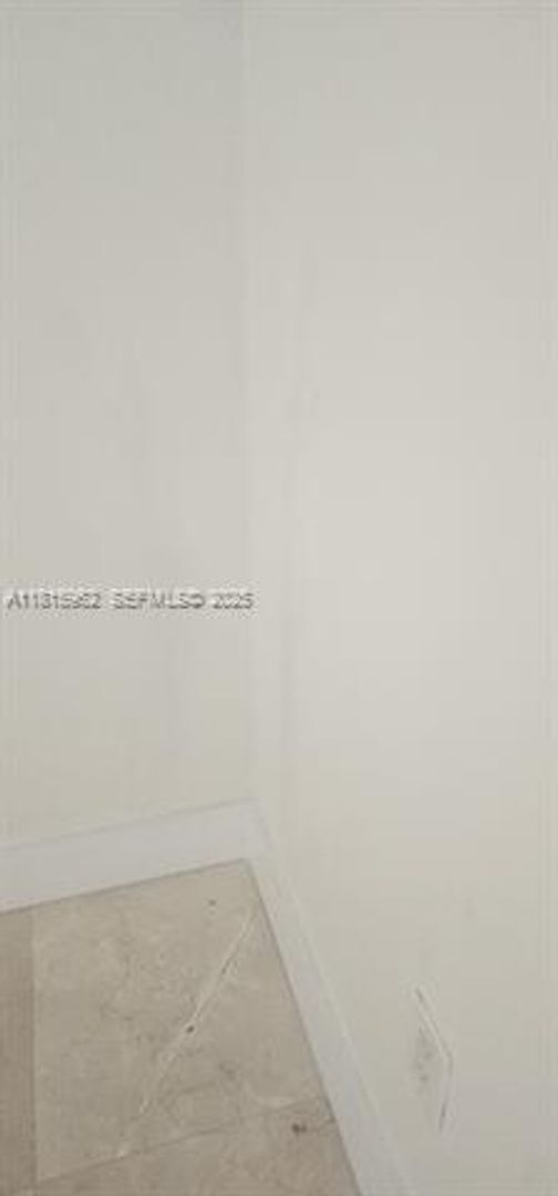 Building Photo - 1060 Brickell Ave