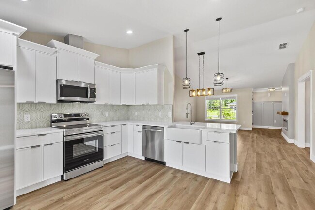 Building Photo - Modern Living Awaits!