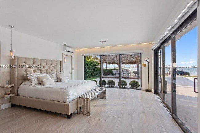 Building Photo - 7972 Biscayne Point Cir