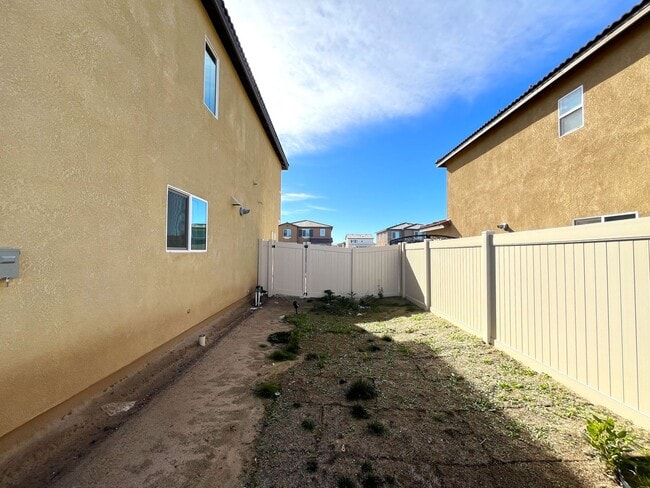 Building Photo - Newly Built 3 Bedroom, 2.5 bathroom Home in Adelanto, CA.