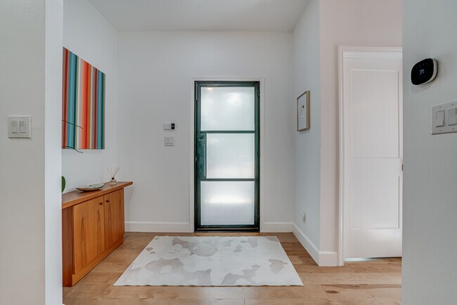 Building Photo - 211 Gibson