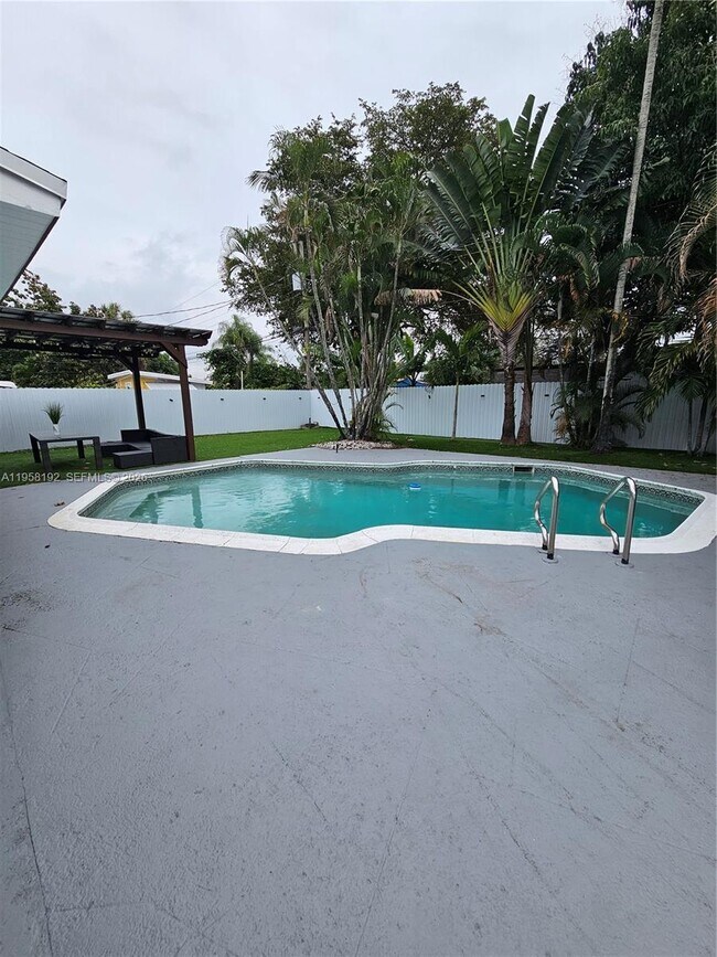 Building Photo - 1421 NW 65th Terrace