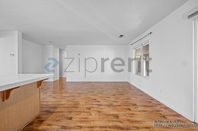 Building Photo - 8635 Lott St