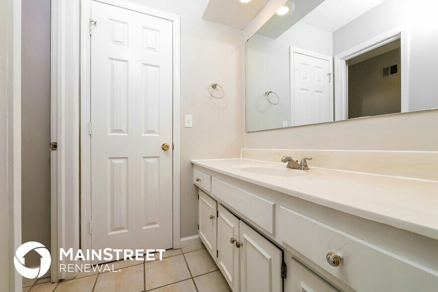 Building Photo - 10940 Reeder St