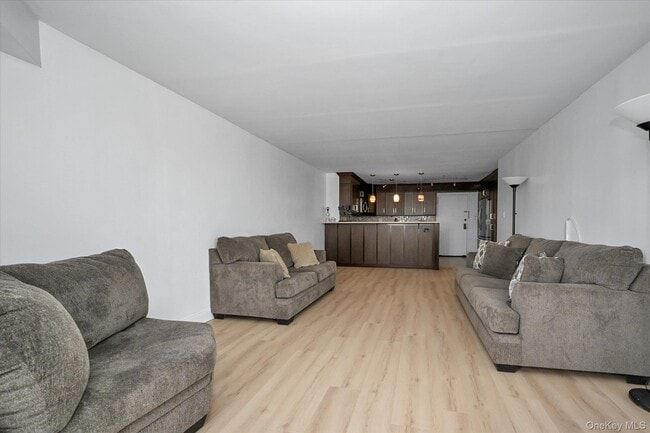 Building Photo - 725 Miller Ave