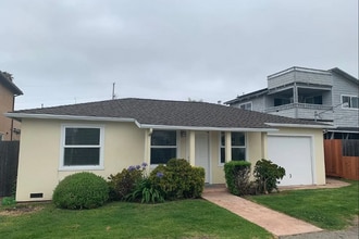 Building Photo - Charming 2Bd/1Ba Pleasure Point Cottage – Steps from the Ocean