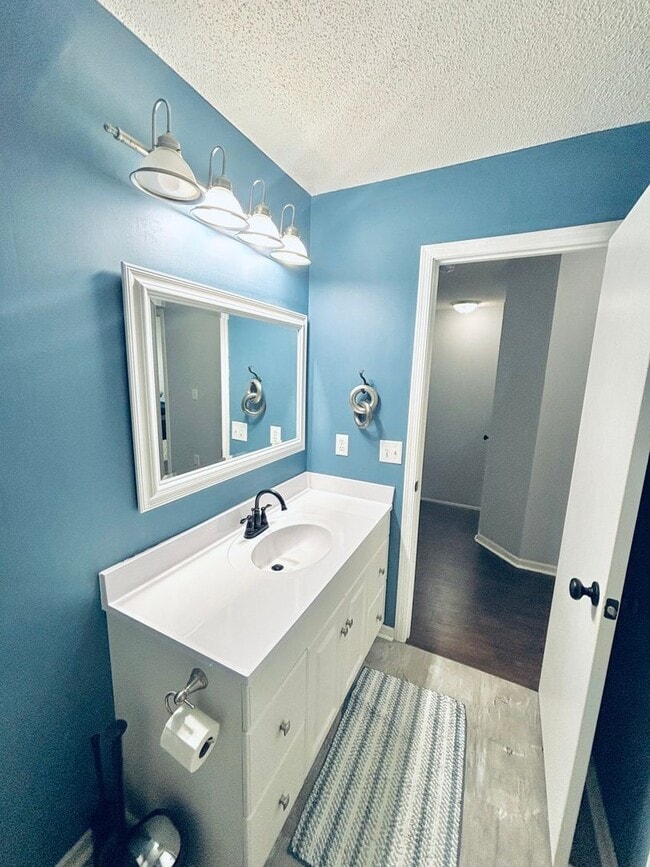 Building Photo - Rare and Beautifully Updated Townhome in a...
