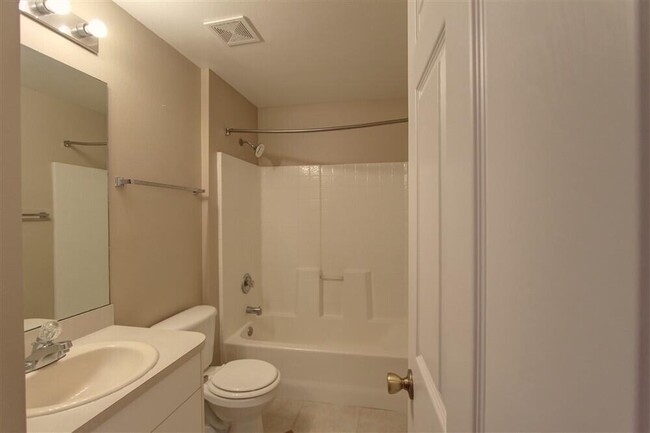 Building Photo - 2477 Deercroft Dr