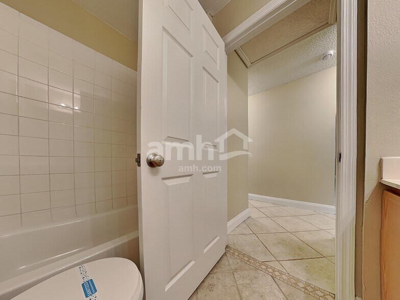 Building Photo - 574 Wekiva Bluff St