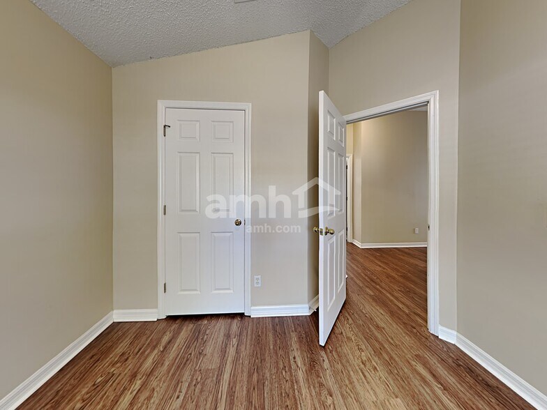 Building Photo - 554 Sedgewood Cir