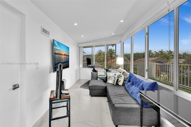 Building Photo - 9257 Bay Dr