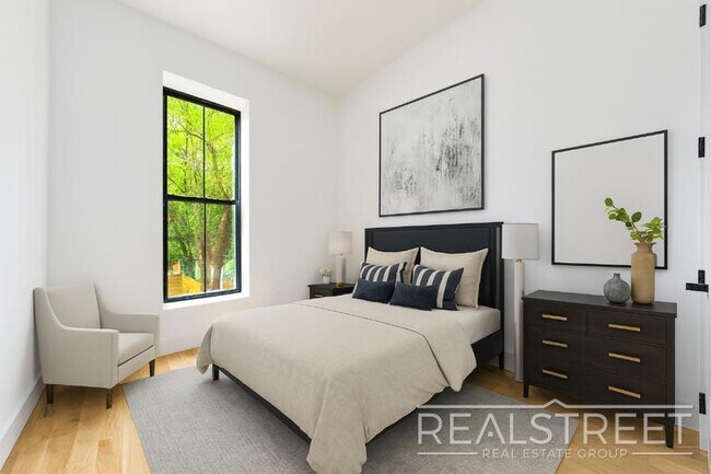 Building Photo - 3 bedroom in BROOKLYN NY 11221