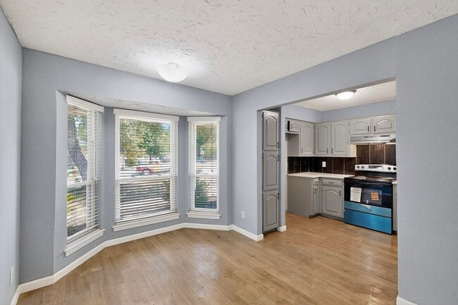 Building Photo - 2211 Sierra Dr