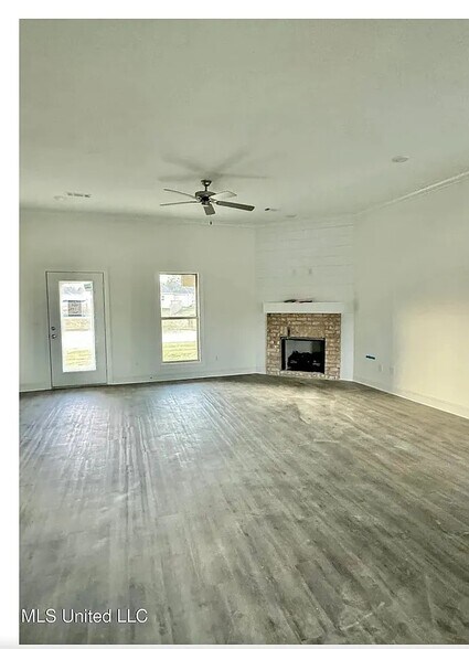 Building Photo - 405 Baleigh Way