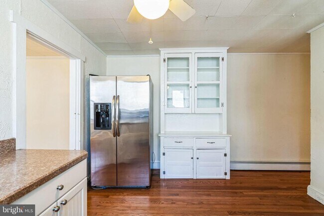 Building Photo - 1116 Maple St