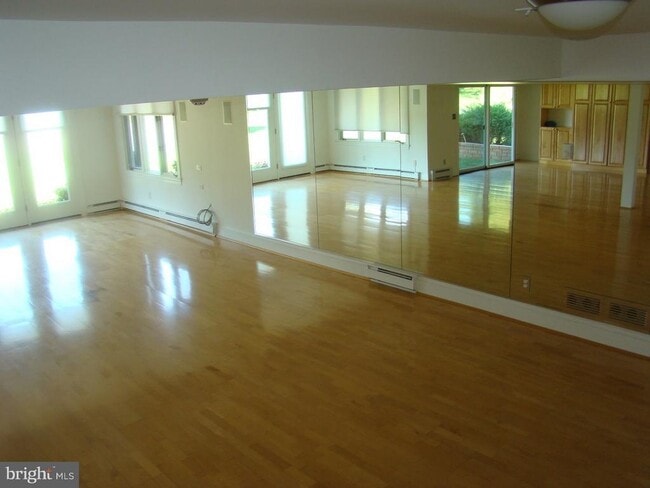 Building Photo - 1065 Lyme Ct