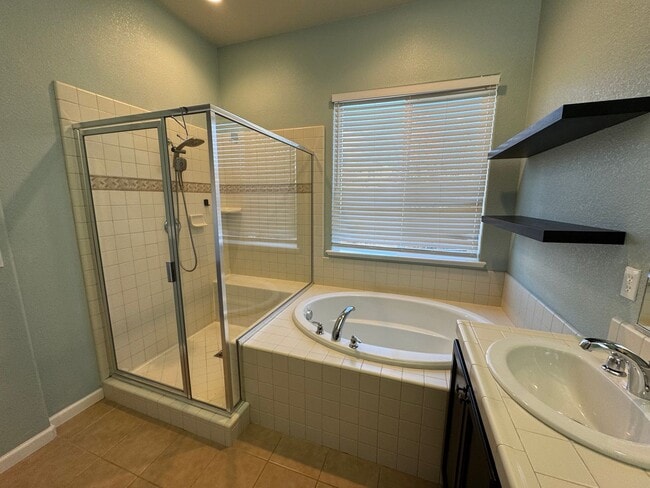 Building Photo - 4 Bedroom, 3 car garage- Foothills at Wingfield Springs. Pets welcome!