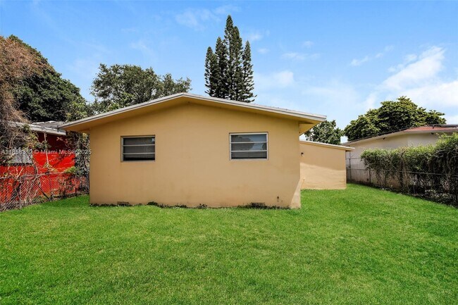Building Photo - 1326 NW 72nd St
