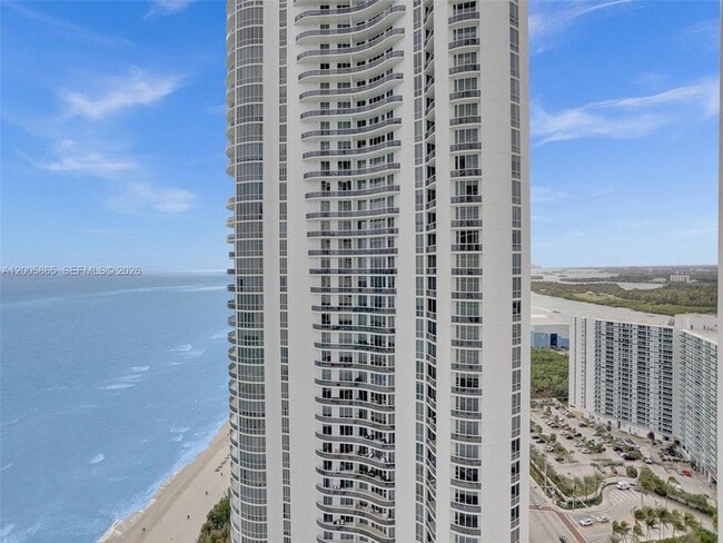 Building Photo - 15901 Collins Ave