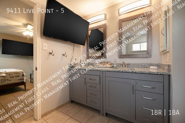 Building Photo - 9411 Live Point