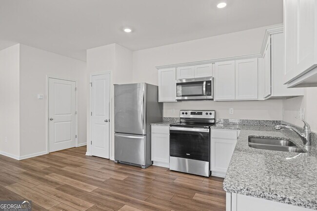 Building Photo - 406 Kings Cross Wy