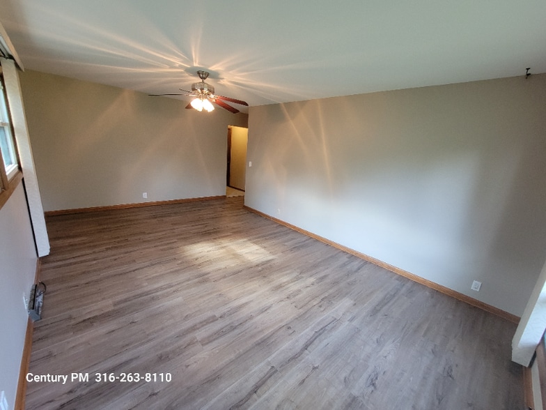 Building Photo - 9700 W 9th St N