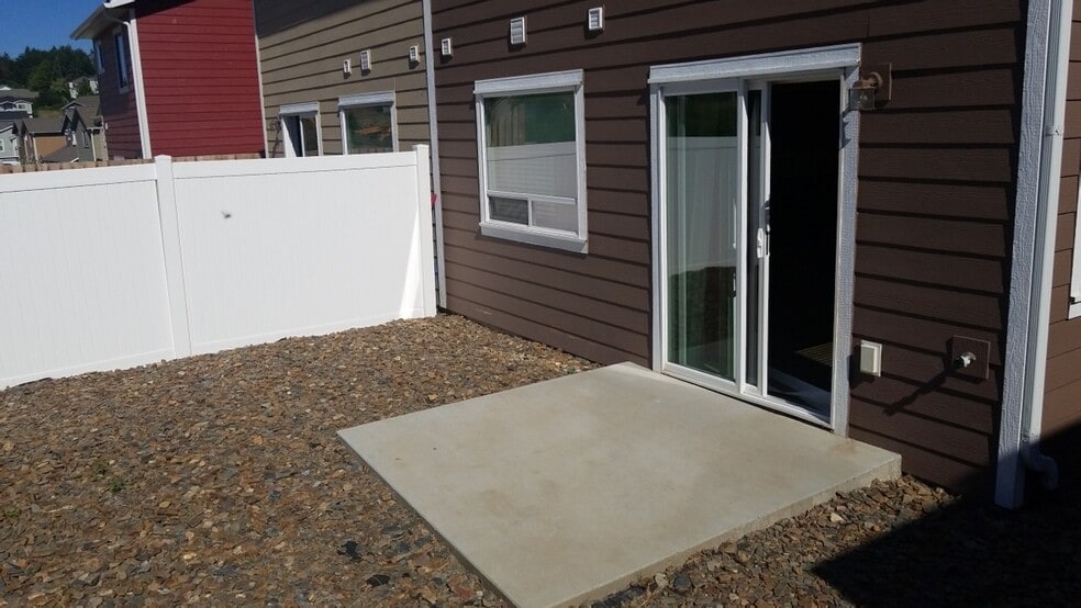 Building Photo - 1041 Alturas Dr