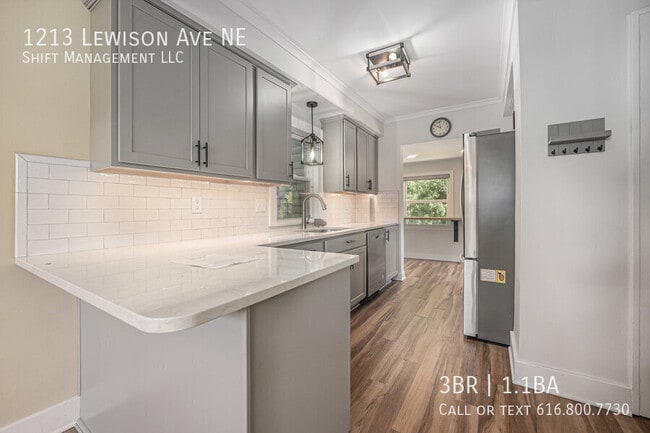 Building Photo - 1213 Lewison Ave NE