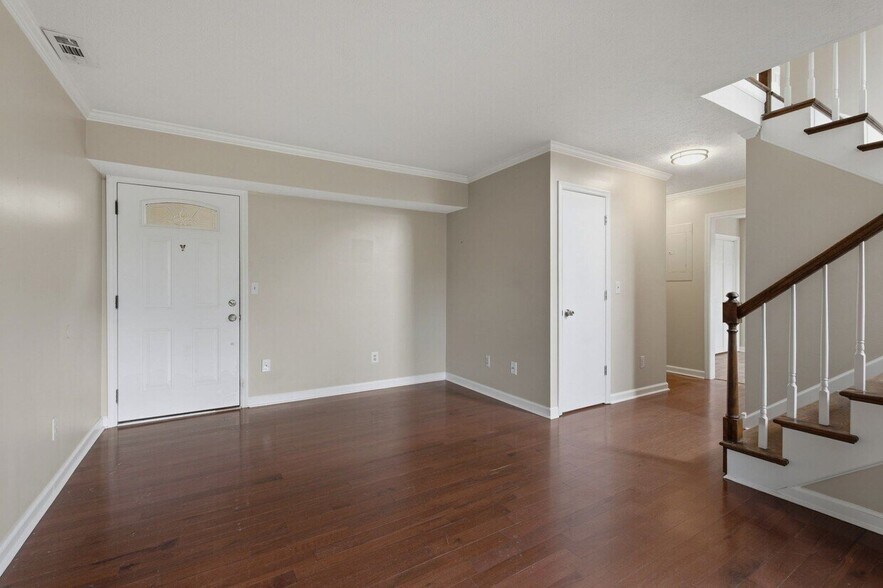 Building Photo - 515 Chesterfield Ave