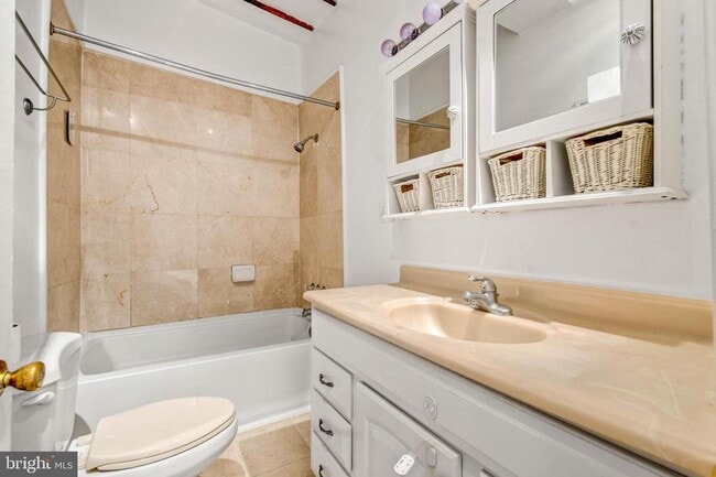 Building Photo - 470 Ridge St NW