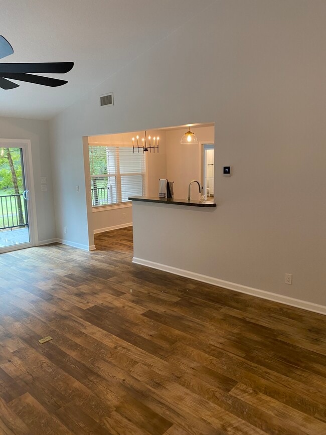 Building Photo - 6 Hendaye Ln