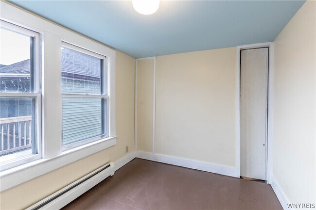 Building Photo - 107 Hawley St