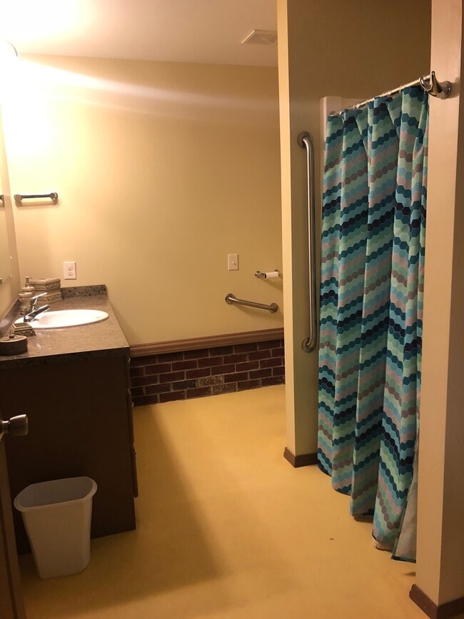 Building Photo - *FULLY FURNISHED* 1 Bedroom, 1 Bathroom Apartment *UTILITIES INCLUDED*