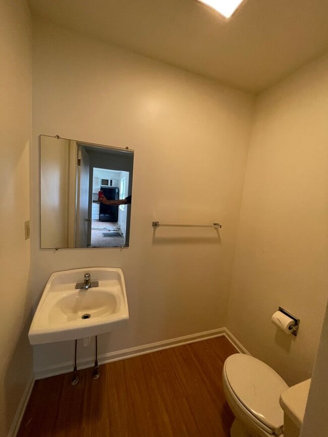 Building Photo - 3 Bed 2 Bath Townhouse in Manchester York