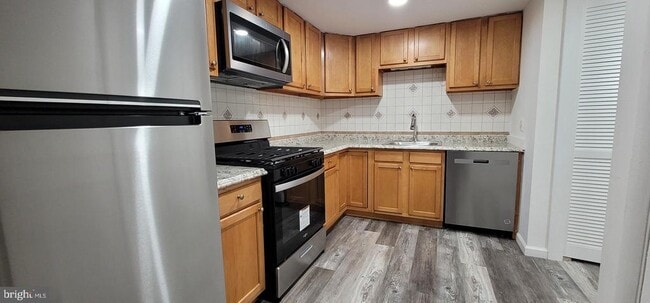 Building Photo - 2209 Greenwood Dr