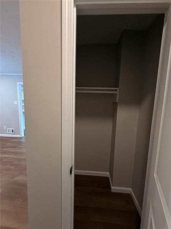 Building Photo - 1055 Pinecrest Dr