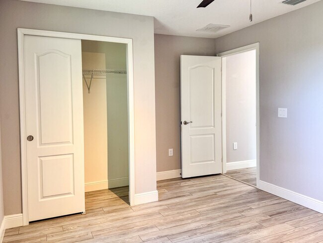 Building Photo - LAKE FRONT BRAND NEW Beautiful 3 bedroom on Lake Toho!